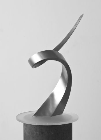 Schwung-2_-Edelstahl-Skulptur-Philipp-dreber